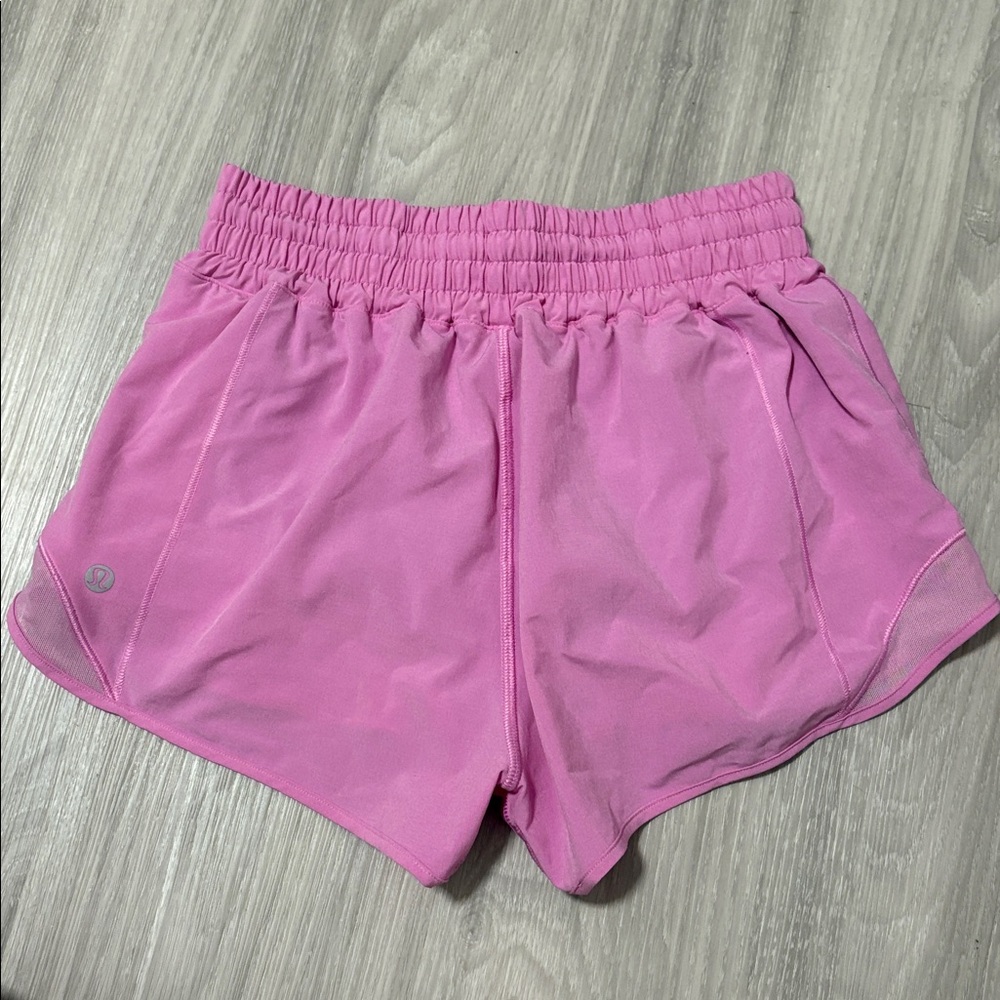 Lululemon Hotty Hot Shorts High Rise 2.5 in inseam - Picture 3 of 3